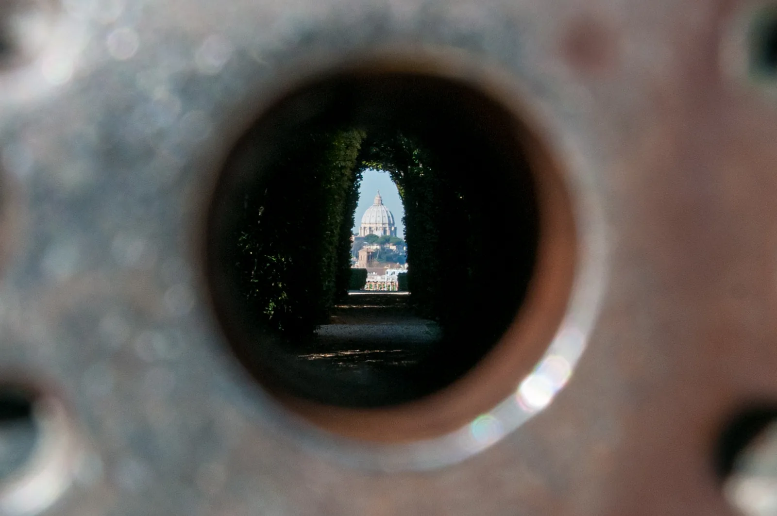 Cupola di San Pietro vista attraverso il buco della serratura dell’Aventino