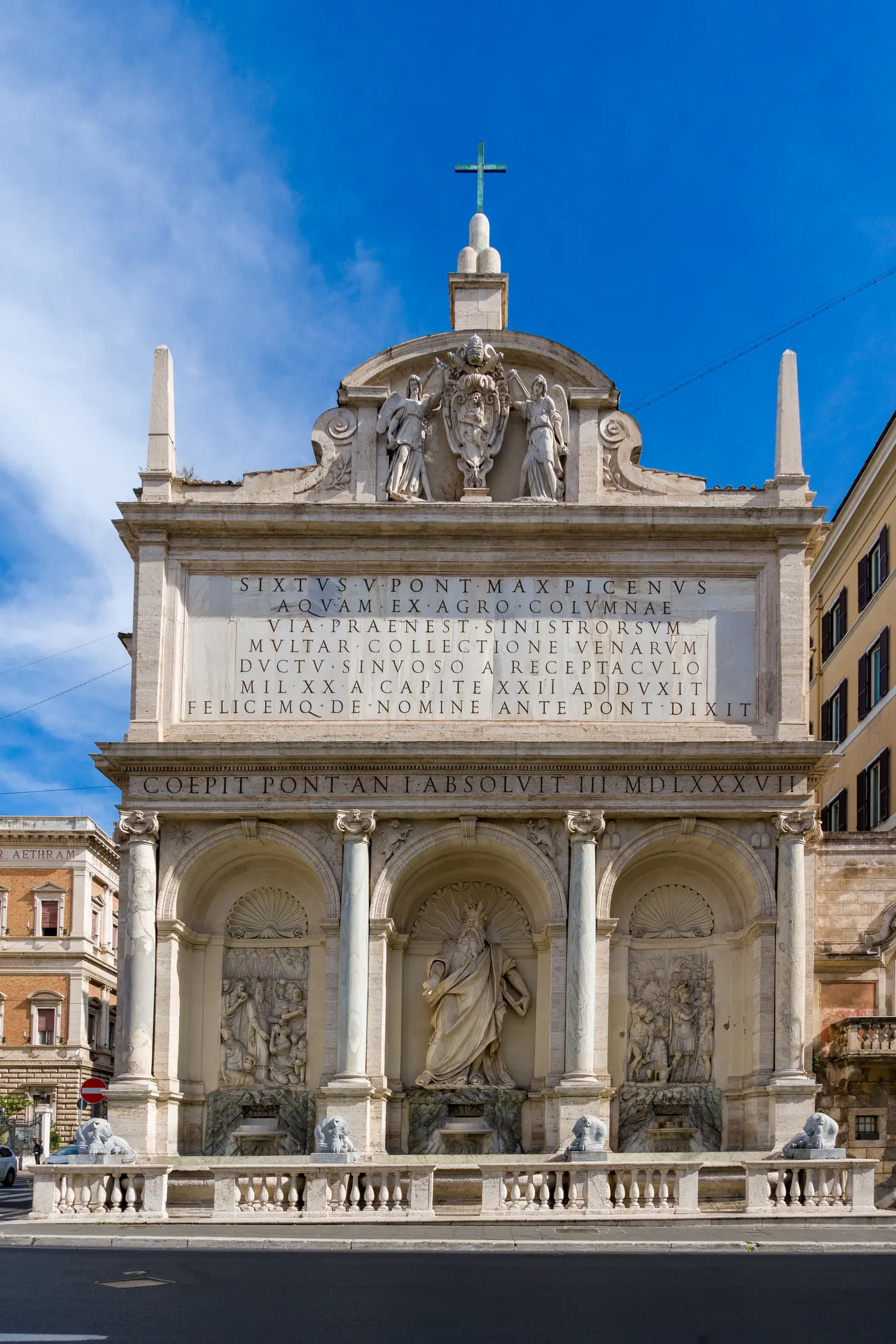 Fontana monumentale dell’Acqua Felice, detta Fontana del Mosè, vista frontalmente