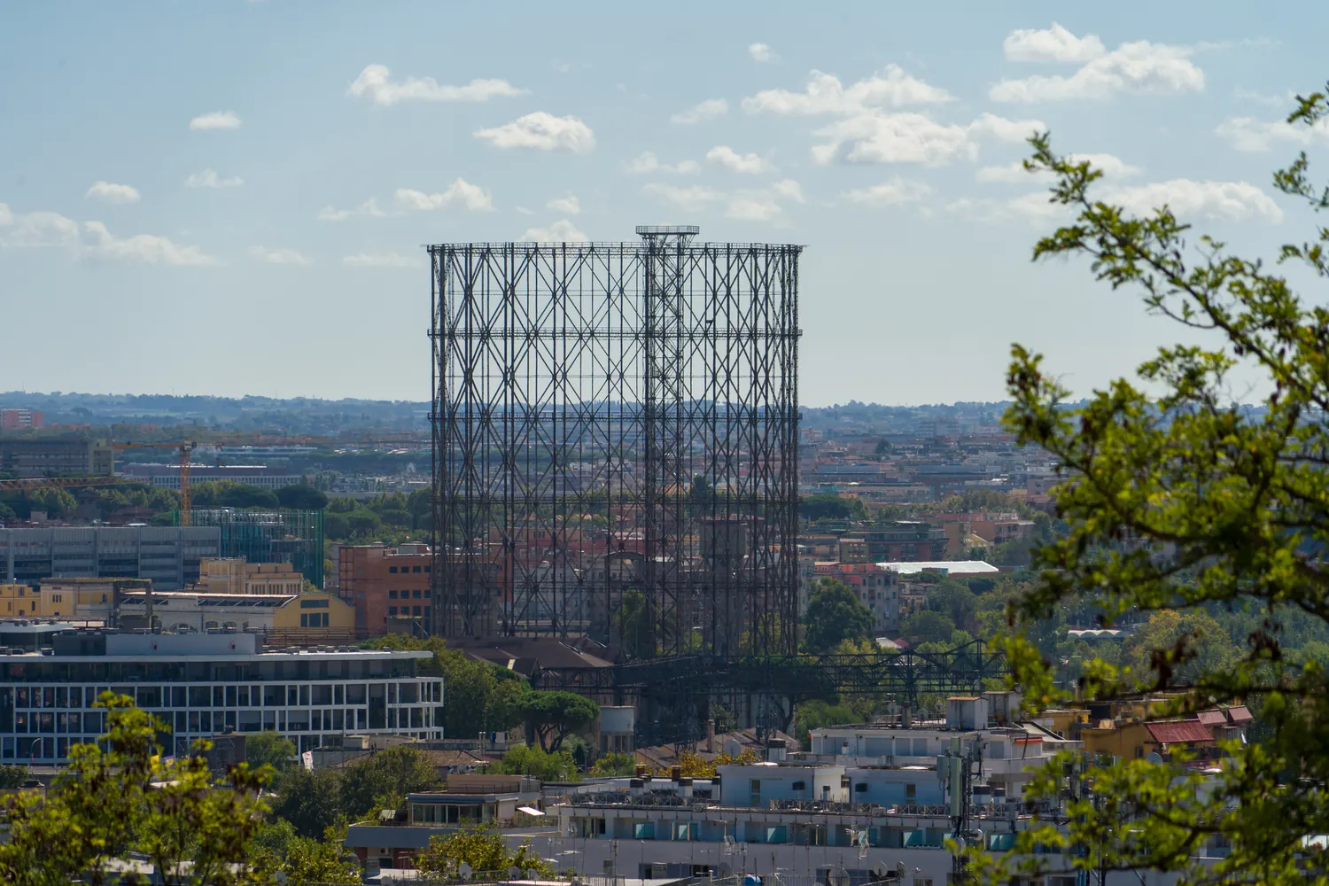 Gazometro dell’Ostiense visto da un punto panoramico della città