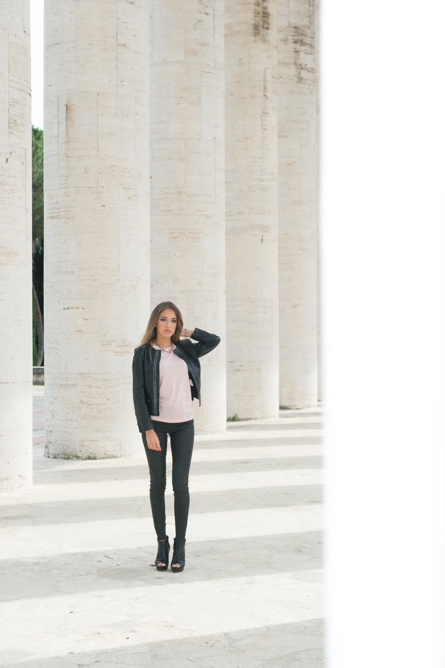 Ritratto editoriale tra le architetture dell'EUR a Roma